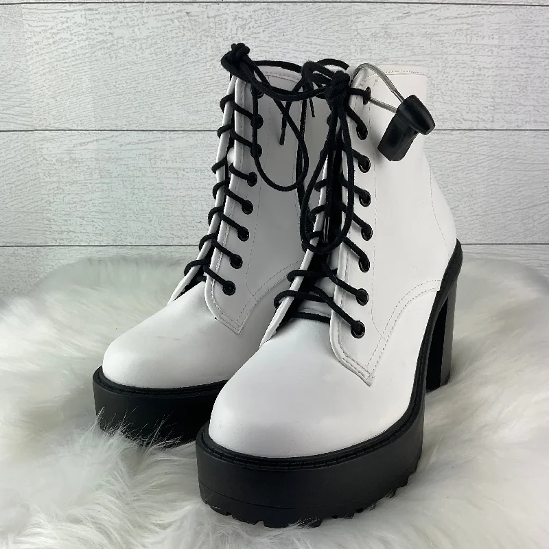 Boots Ankle Heels By Soda In White, Size: 10